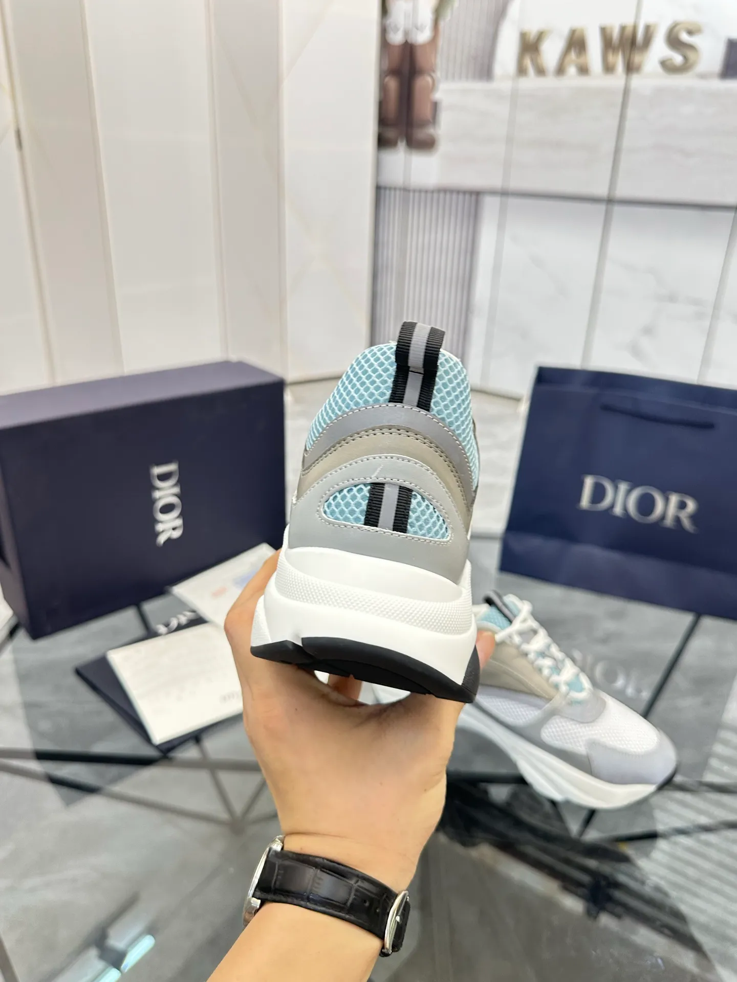 Men's shoes: 💰P460¥ Ready in Guangzhou, fully packaged Product trademark: Dior* "Dior*" low-top casual shoes Regular size: 38-46 (can be customized to 47) B22 Product materials: imported cowhide leather upper spliced ​​with original fabric, breathable lining, original outsole. Number: 920